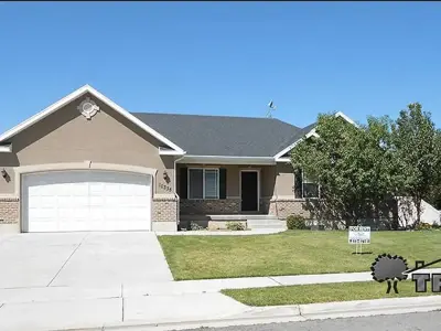 10335 N 6680 W