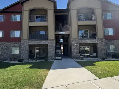 107 E Jordan Blvd