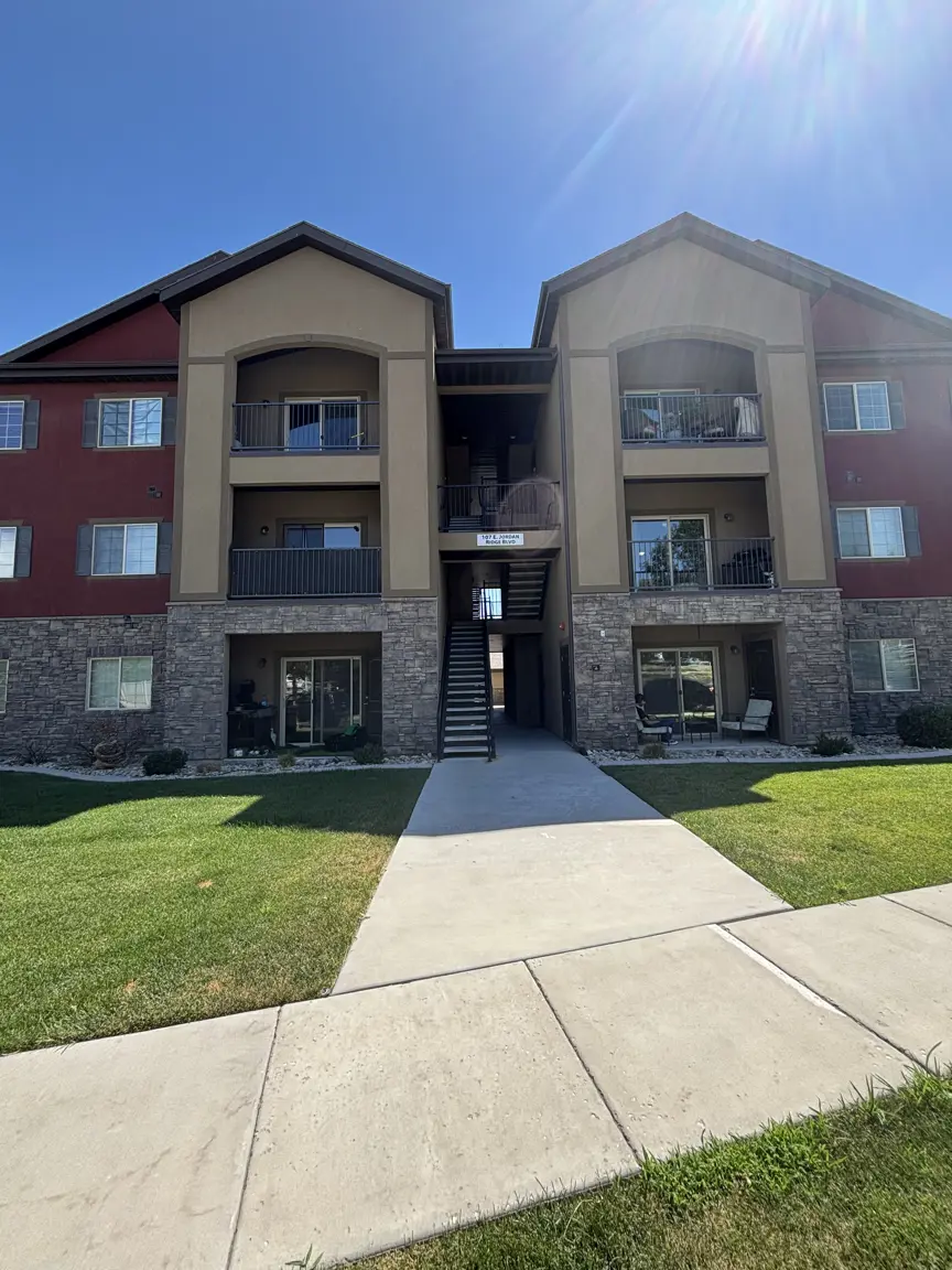 107 E Jordan Blvd