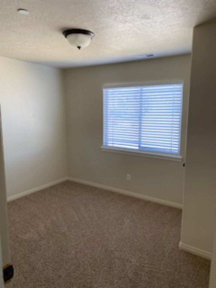 3543 E Rock Creek Rd