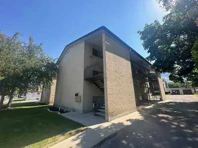 872 N University Ave